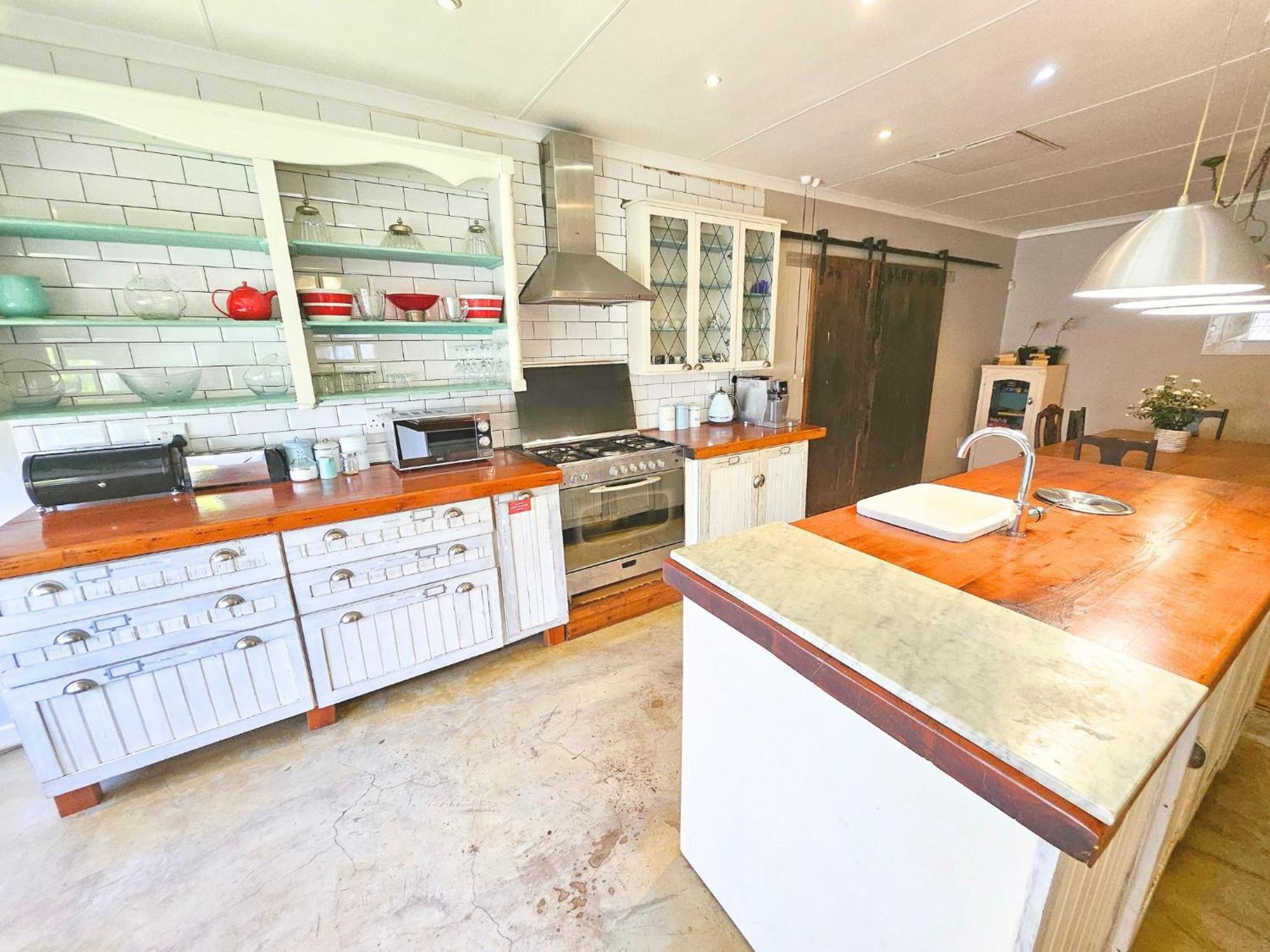 The Browns' Luxury & Apartment *